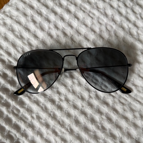 DIFF CRUZ AVIATORS SUNGLASSES, BLACK/SMOKE, UNISEX